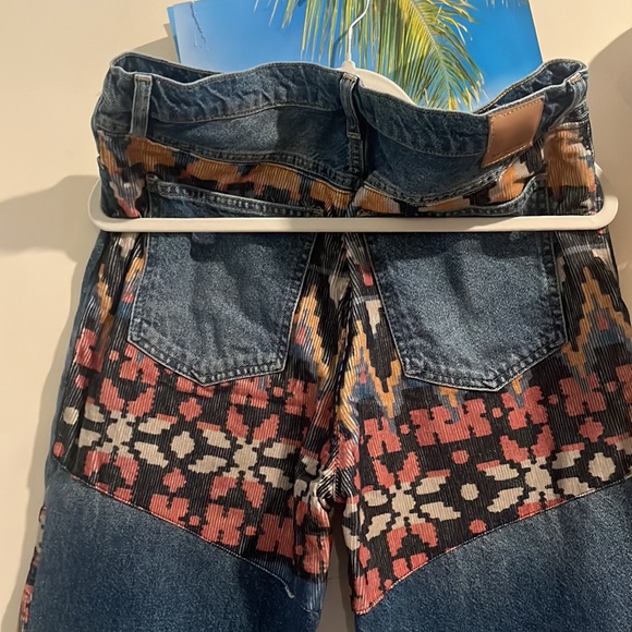 Gorgeous We the Free Denim Jeans with a button up fly. - Picture 3 of 4